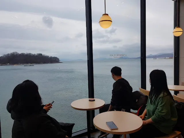 투썸플레이스 소호동동다리점