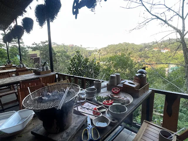 Giữa Đồi Thông Coffee - Lẩu Nướng