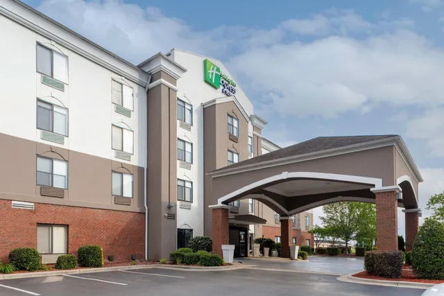 Holiday Inn Express & Suites Roanoke Rapids SE by IHG