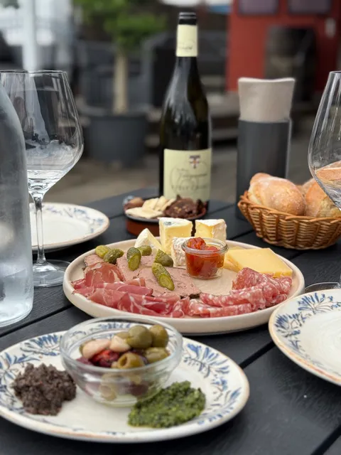 SUS & DUS Vin- & Tapasbar