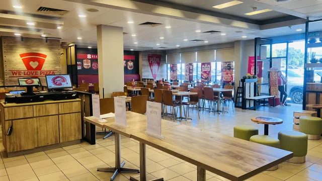 Pizza Hut Restaurant Taipan Inanam