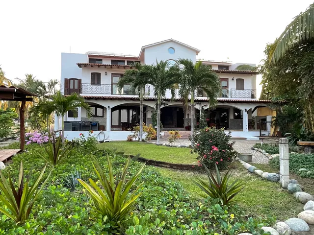 Saladita Beachside Inn