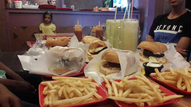 Burger Hub Patturaikkal