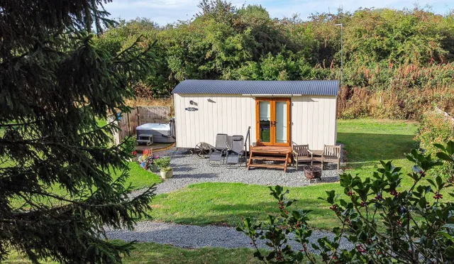 Martindale Farm Caravan Park & Shepherd Huts