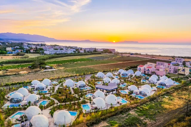 Emerald Oasis Glampotel by Azul Collection