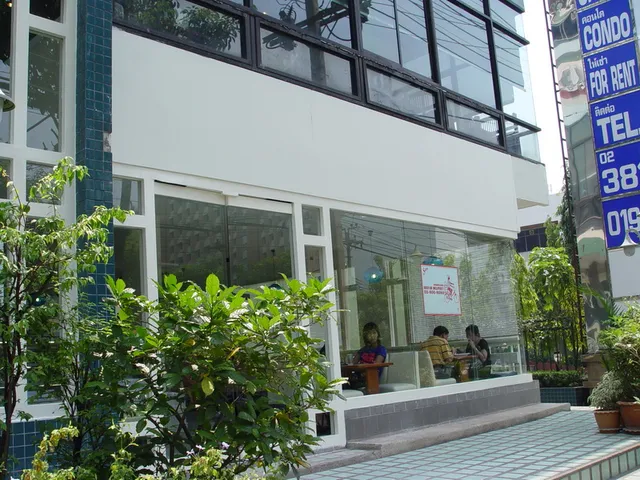 SEE FAH (สีฟ้า) – Thonglor