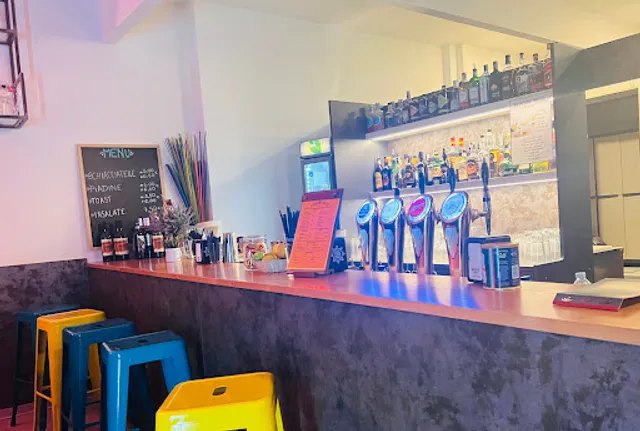 Tsunami Lounge Cafe'