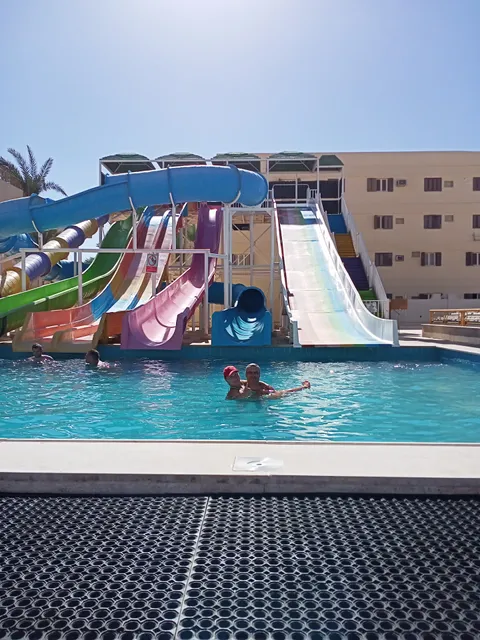 صني دايز ميريت اكوا بارك