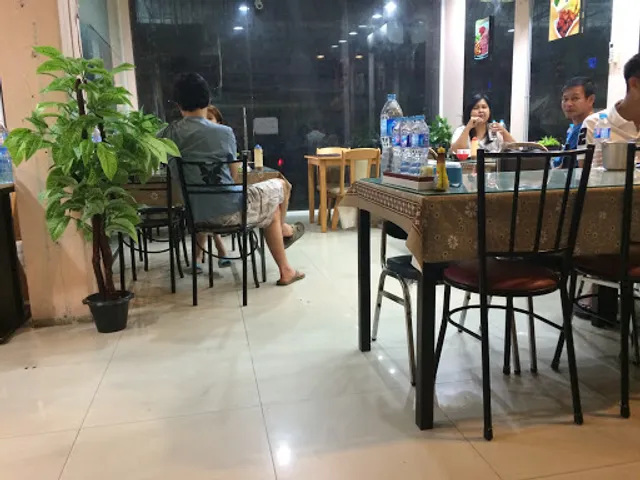 วีที.แหนมเนือง สี่แยกคลองส่งน้ำ (เซฟวัน)