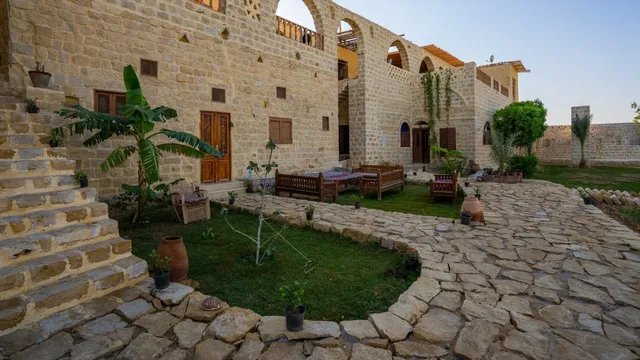 White Horse - Tunis Village