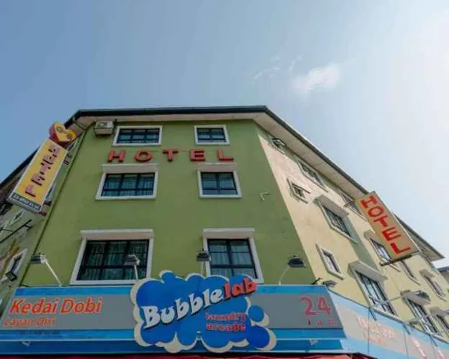 OYO 89874 Gs Golden Star Hotel