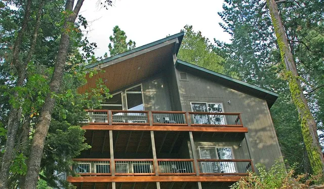 Yosemite Peregrine Lodge