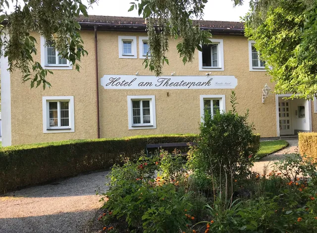 Hotel am Theaterpark Familie Neussl