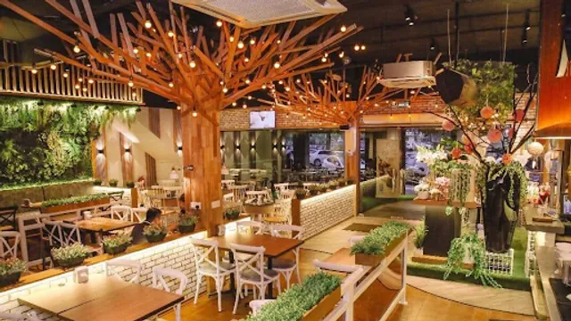 Q House Mount Austin 港湾茶餐厅