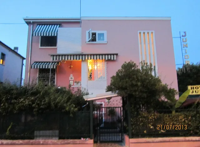 Hotel Junior