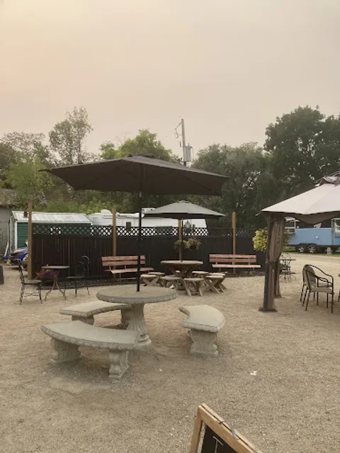 Sara's On Centre Bakery & Cafe