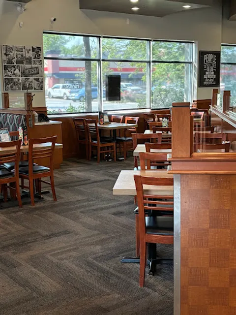 Ricky's & Famoso - Willowbrook