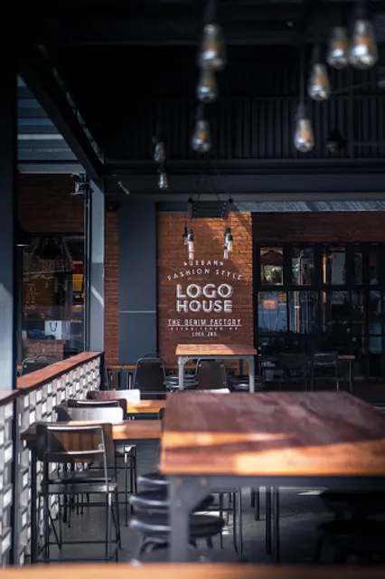 Logo House Fashion & Cafe Bali