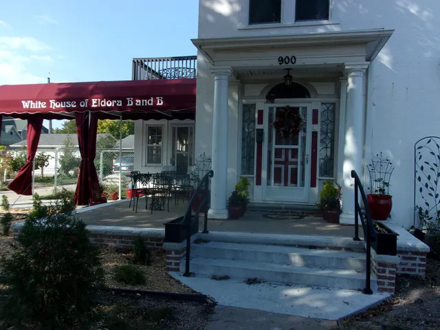 The White House of Eldora B&B
