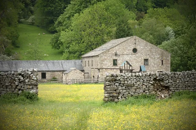 Stonelands Farmyard Cottages with Pool