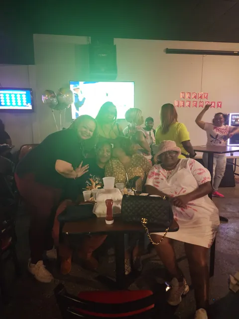 Starmount Plaza Shopping Center