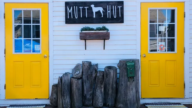 MUTT HUT