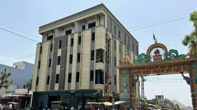 Tanwar Hotel & Restro