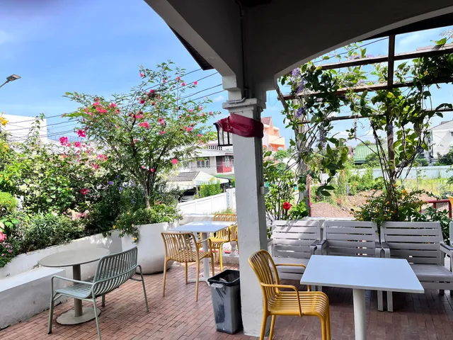 Summer Rain - Cafe & Casual Dining