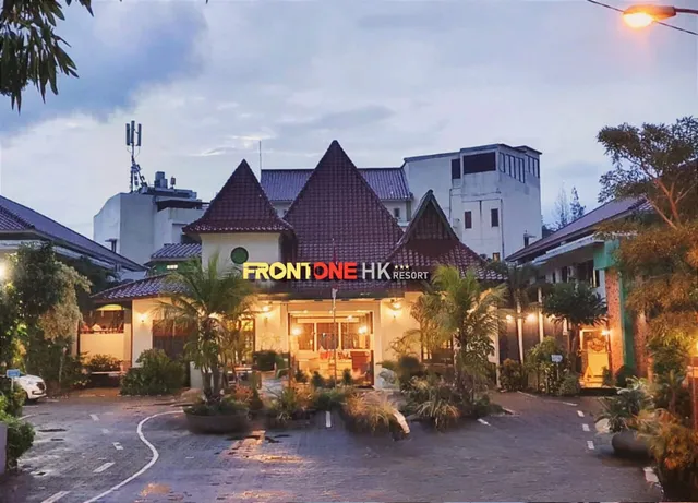 Front One HK Resort Simpang Lima Semarang