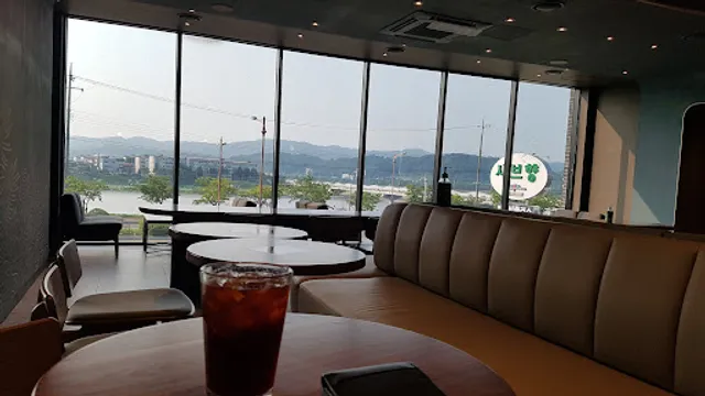 Starbucks Andonggangbyeon DT Branch
