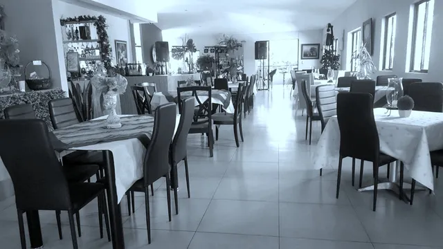 Las Puertas show & dining