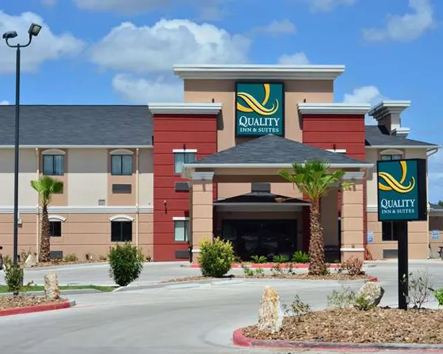 Quality Inn & Suites Kenedy - Karnes City