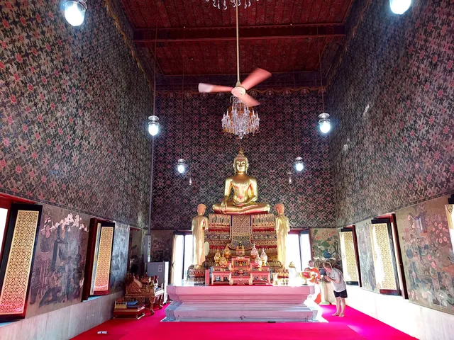 Wat Chantharam Worawihan (Wat Klang Talat Phlu)