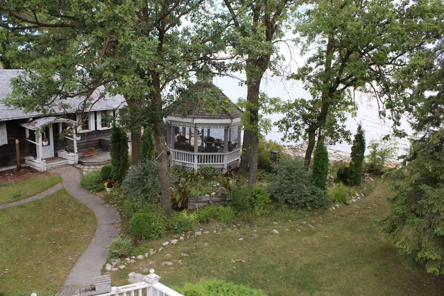 Aaron's on the Lake Bed & Breakfast