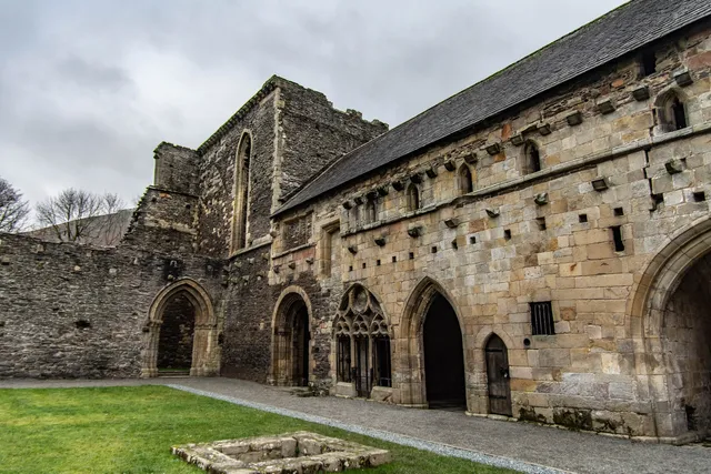Abaty Glyn Y Groes / Valle Crucis Abbey