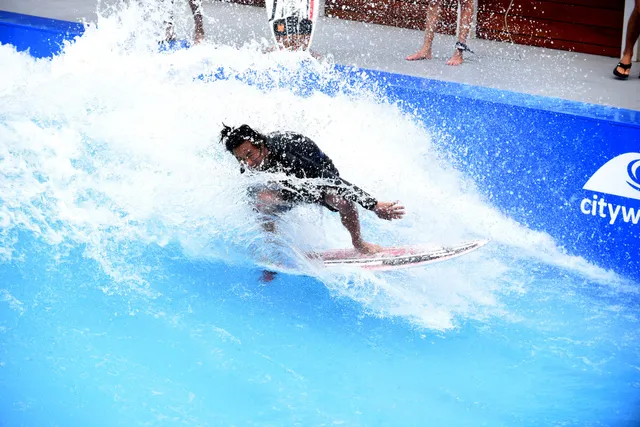 CITYWAVE בריכת גלישה