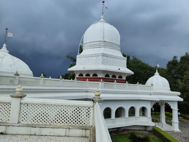 Dandakvan Ashram, Vihangam Yoga