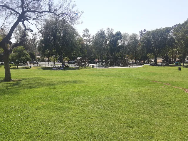 Los Cerritos Park