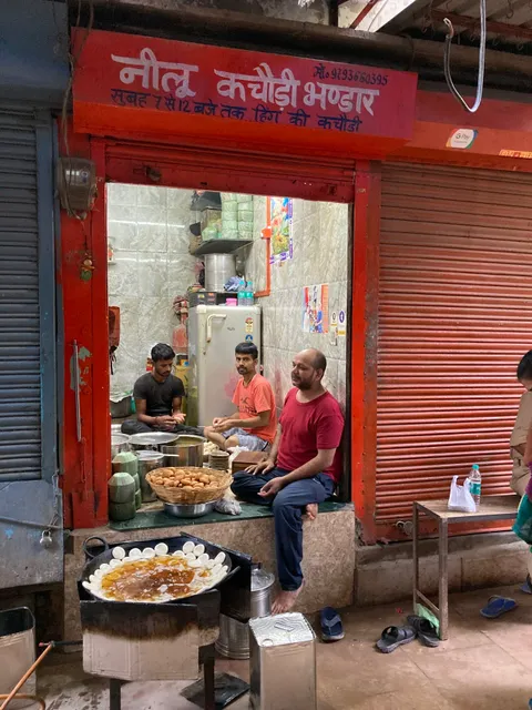 Neelu Kachori Bhandar