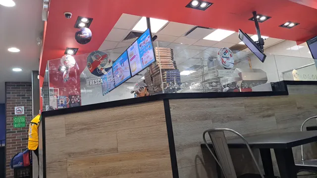 Pizza Hut (Bernardo Quintana)