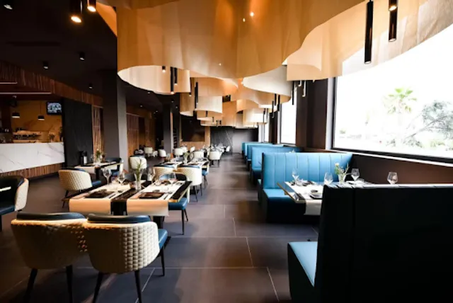 Momo Sushi Restaurant