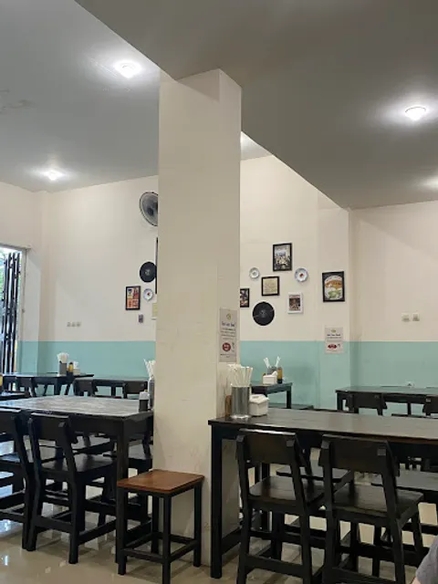 Pecel Lele Oma, Springwood