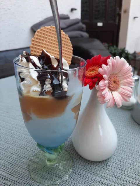 Eisdiele und Bierstübel "Kalter Kuß"