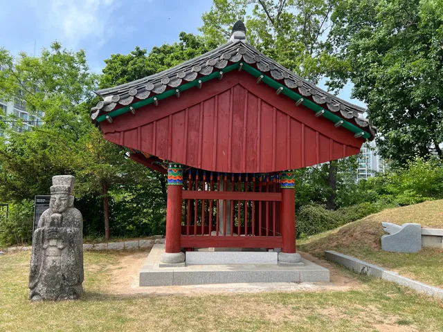 Numinous Stele with Hangeul Inscriptions for Yi Yuntak