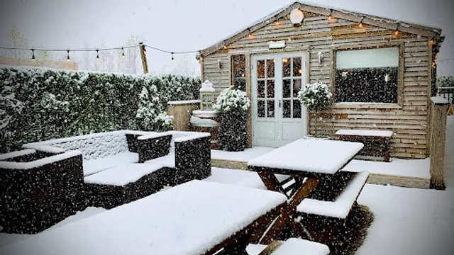 The Waterside Restaurant Garden & Cabin