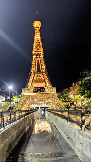 Menara Eiffel Madiun