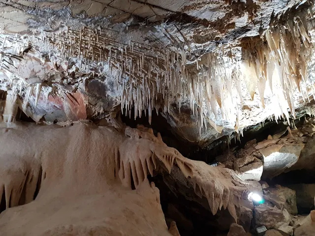 Cuevas de Fuentes de León