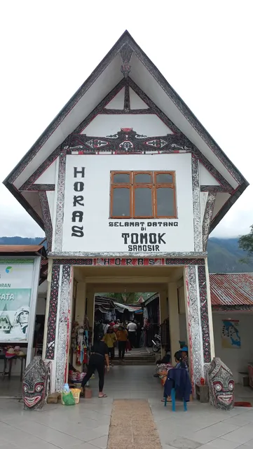 Pasar Tomok