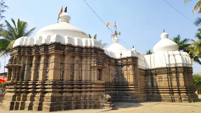 Chalukya style Shri Jagadamba Temple, Tahakari