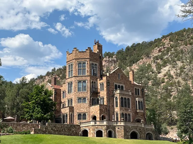 Glen Eyrie - Cedar Ridge Lodge